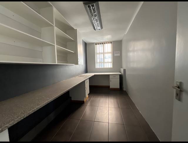 680M² WAREHOUSE TO LET IN SEBENZA